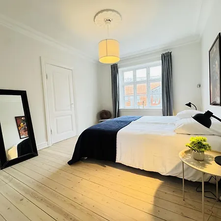 Aday - Pedestrian Beautiful 4 Bedroom *