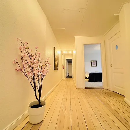 Apartment Aday - Pedestrian Beautiful 4 Bedroom *