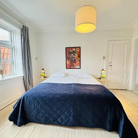 Aday - Pedestrian Beautiful 4 Bedroom *