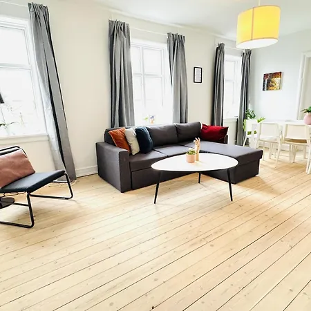 Apartment Aday - Pedestrian Beautiful 4 Bedroom *