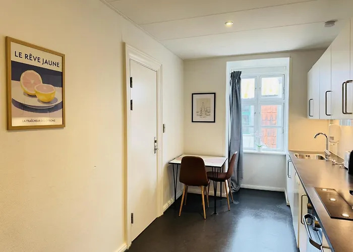 Aday - Pedestrian Beautiful 4 Bedroom アパート オールボー