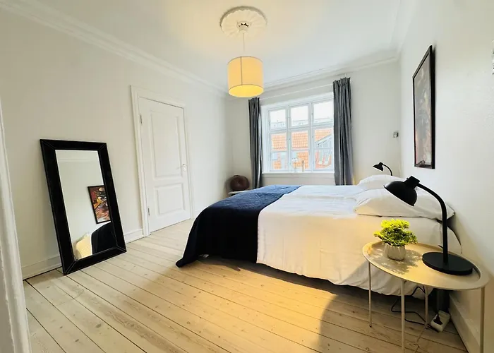 Aday - Pedestrian Beautiful 4 Bedroom *