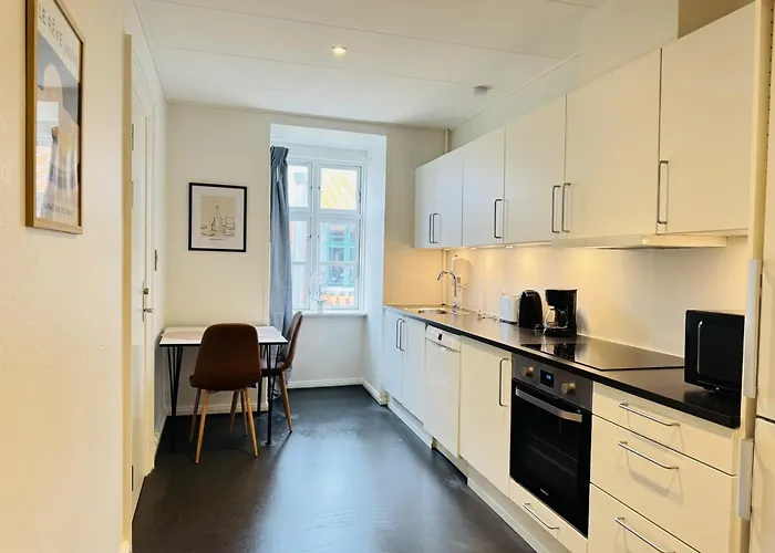 Aday - Pedestrian Beautiful 4 Bedroom アパート