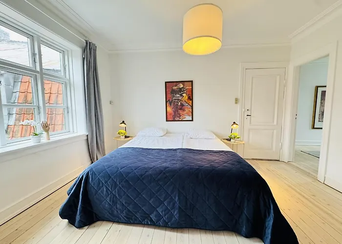 Aday - Pedestrian Beautiful 4 Bedroom *