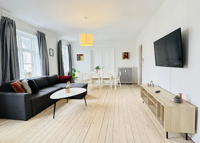 Aday - Pedestrian Beautiful 4 Bedroom オールボー